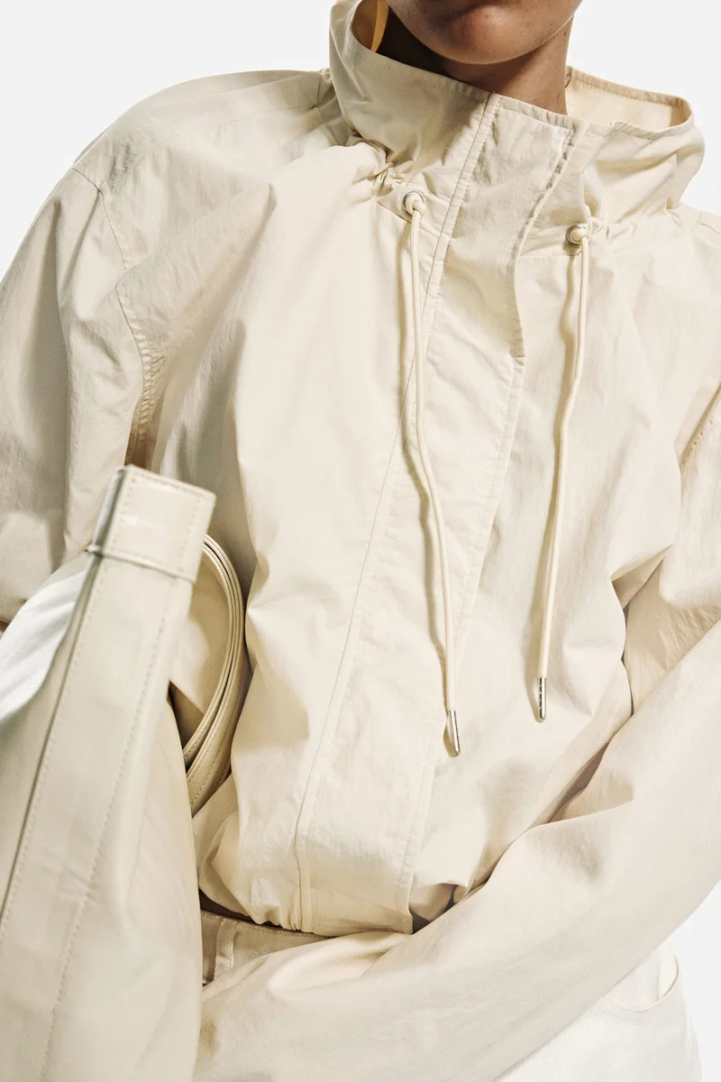 اتش اند ام جاكيت للحماية من العواصف