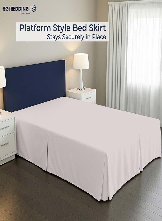 SGI bedding تنورة سرير SGI مقاس كينج، 9 بوصات، بتصميم منصة مع تثبيت محكم، ومظهر كلاسيكي أنيق، وحافة مكشكشة أنيقة، وزوايا مشقوقة، مصنوعة من ألياف دقيقة مقاومة للتجاعيد - رمادي فاتح - Image 2