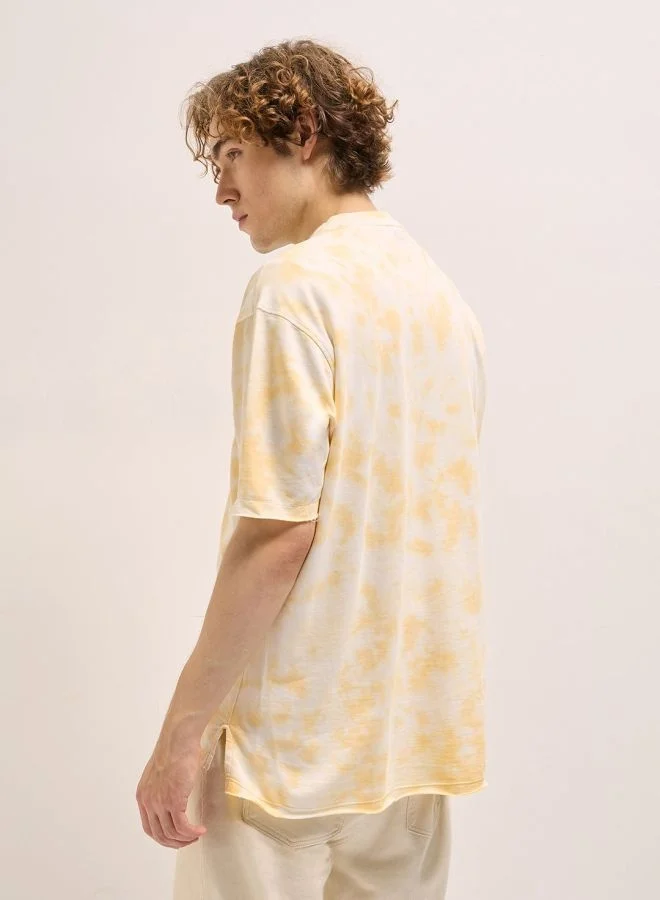 THE BEAR HOUSE  Men's Soft Yellow Tie-Dye Oversize Crew Neck T-shirt Perfect For Casual Wear, Gym, Travel, Or Layering Stylish And Versatile Essential For Every Wardrobe for Men | Best Price UAE