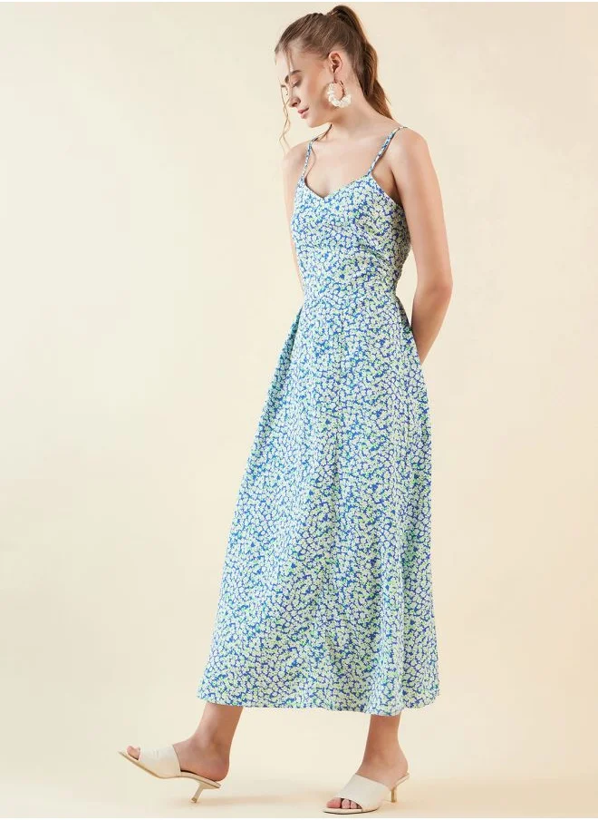 مرفوعة Women Flared Casual Ditsy Print Maxi Dress
