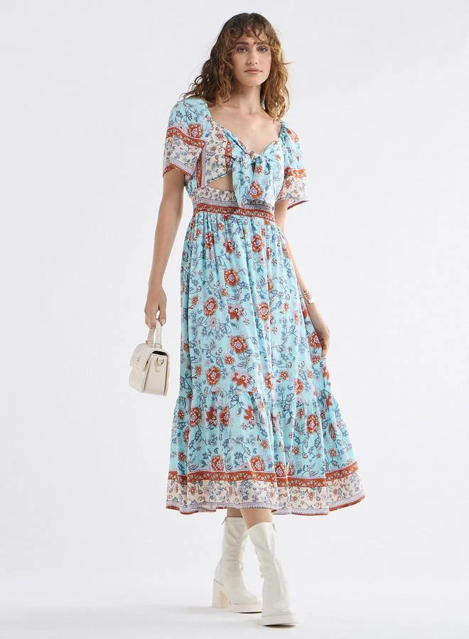 سبلاش فيڤ فستان ميدي بياقة سويت هارت وتفاصيل مفرغة وطبعات أزهار