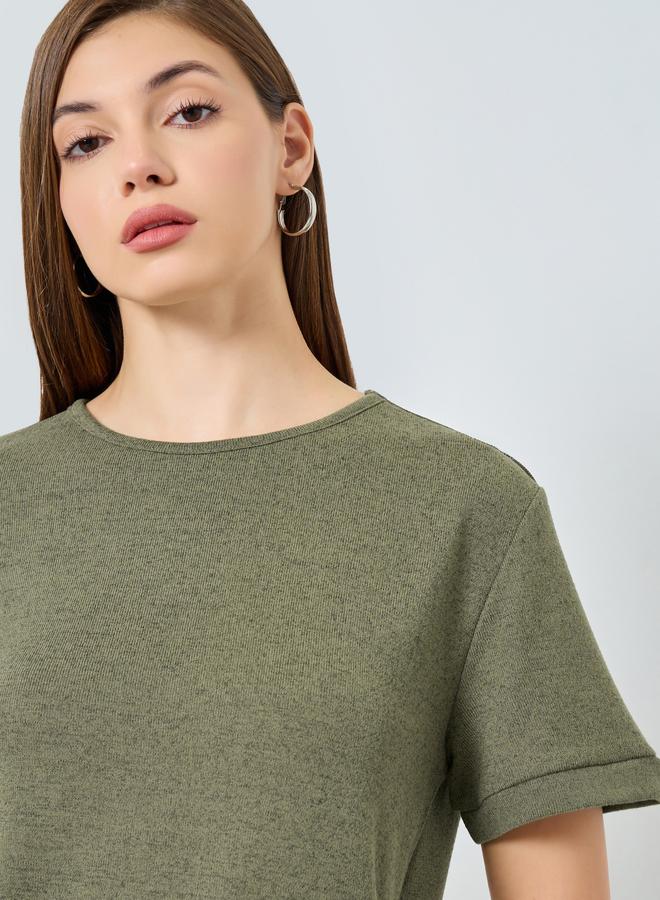 ستايلي تيشيرت محبوك بقصة مريحة وتفاصيل بارزة الملمس - Image 3