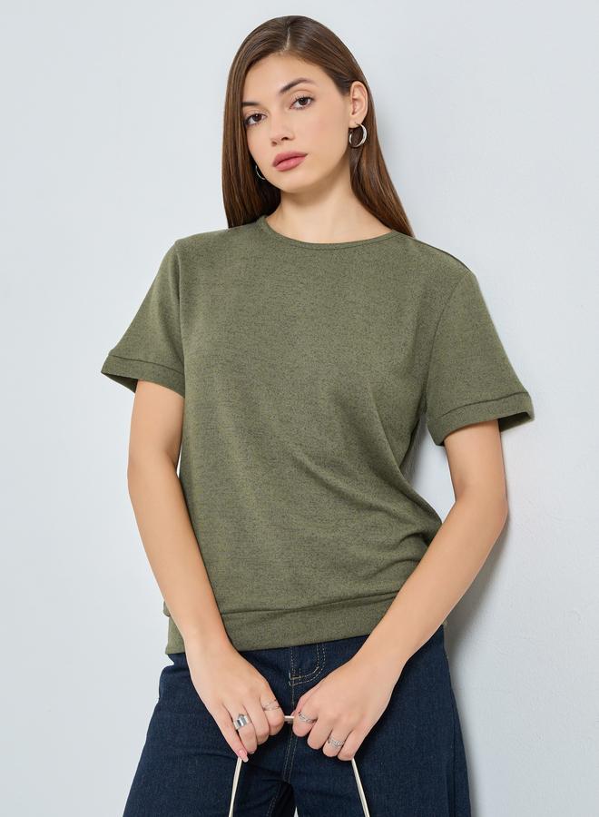 ستايلي تيشيرت محبوك بقصة مريحة وتفاصيل بارزة الملمس - Image 1