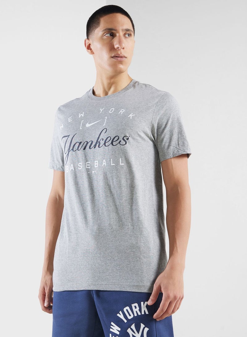 Nike New York Yankees T-Shirt - Image 1