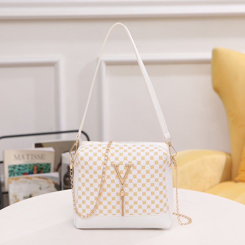 Bag Women'S 2023 New Fashion Printed V-Shaped Ornament Chain Crossbody Small Square Bag Shoulder Underarm Bag Women'S Bag - Image 1