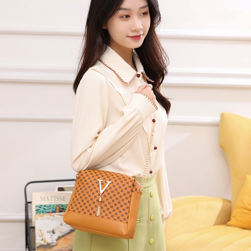 Bag Women'S 2023 New Fashion Printed V-Shaped Ornament Chain Crossbody Small Square Bag Shoulder Underarm Bag Women'S Bag - Image 3