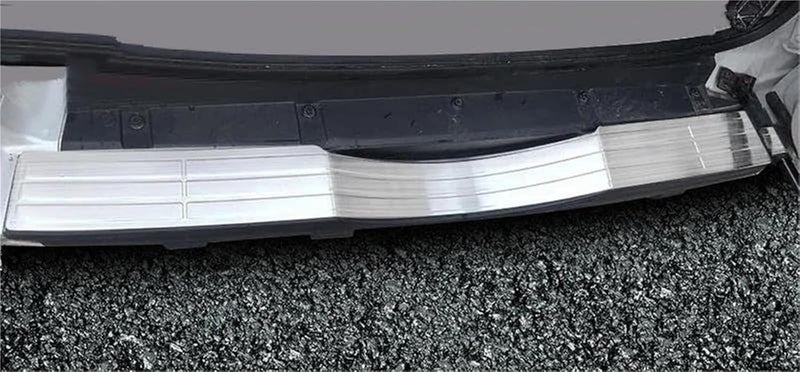 Vuzmode Rear Bumper Protector for Mitsubishi Pajero - Image 2