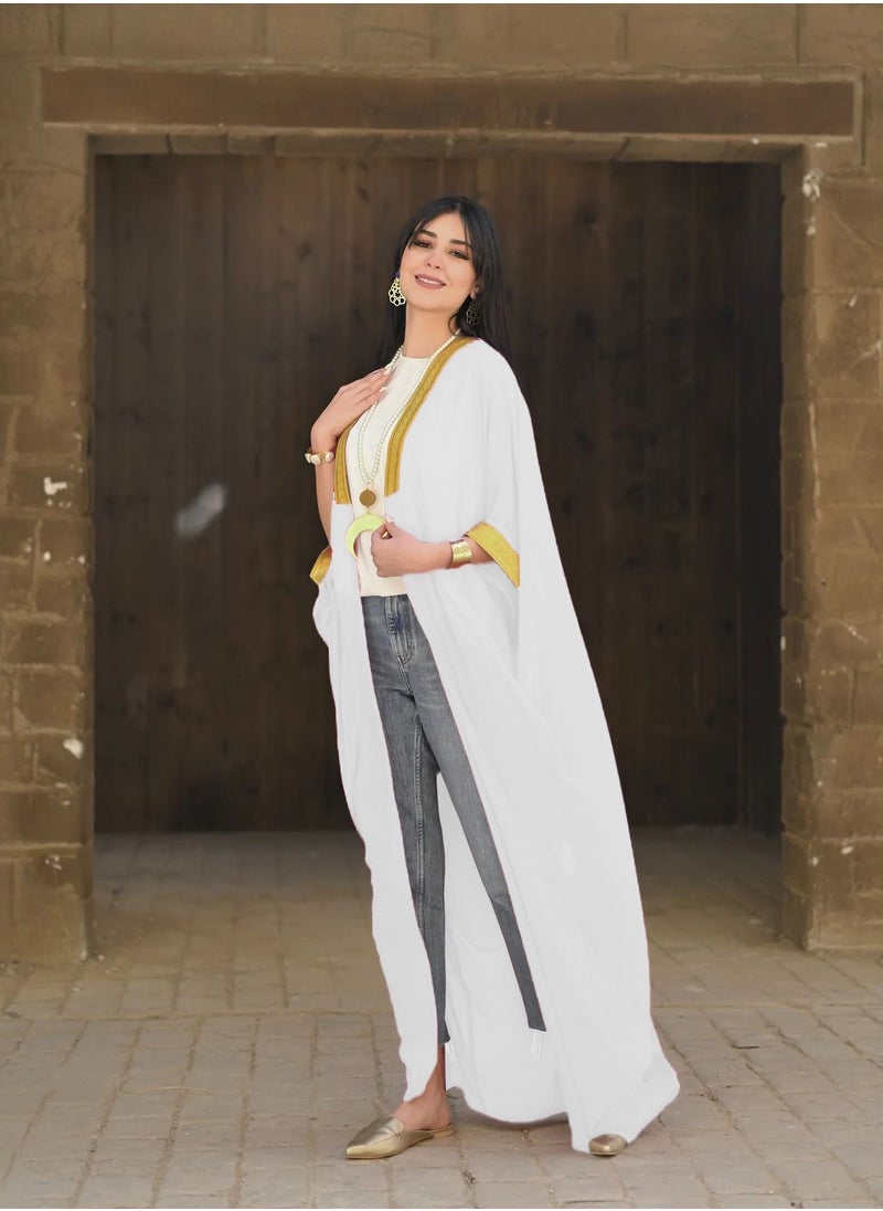 صن سيت قفطان شيفون للنساء من صن سيت عباره عن عبايه مطعمة بجبير ذهبي - أبيض  - Image 2