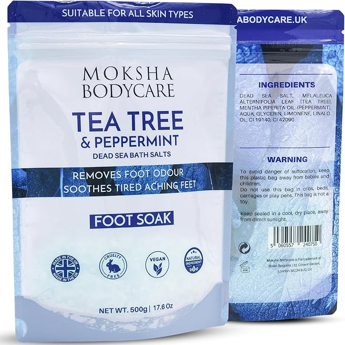 Moksha نقع القدمين بزيت شجرة الشاي مصنوع في المملكة المتحدة أملاح سبا القدمين شجرة الشاي أملاح البحر الأحمر نقع القدمين المقشر بزيت شجرة الشاي للبشرة الجافة مجموعة هدايا سبا القدمين للنساء مجموعات هدايا للنساء 500 جرام - Image 1