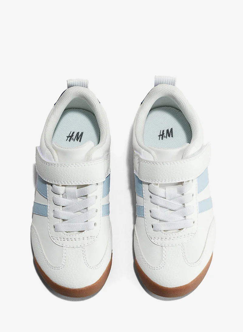 اتش اند ام حذاء رياضي