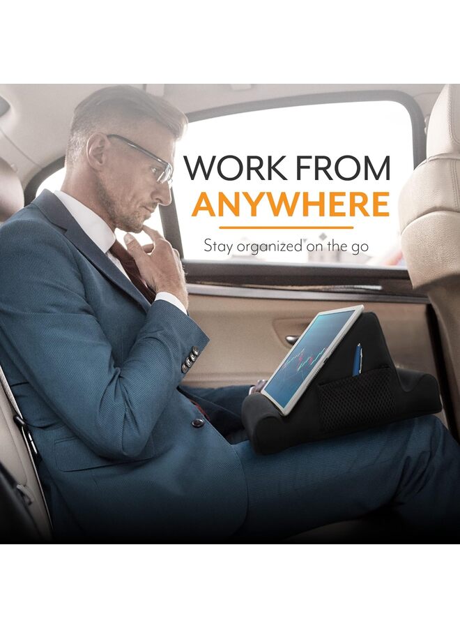 حامل كمبيوتر محمول من إسفنج الذاكرة، مقاس 23 × 23 × 20 سم، مناسب للأجهزة اللوحية والهواتف وقارئات الكتب الإلكترونية، زاويتا عرض، جيبان جانبيان للتخزين للملحقات الإضافية، مثالي للسيارة والسفر وغرفة النوم (أسود) - Image 3