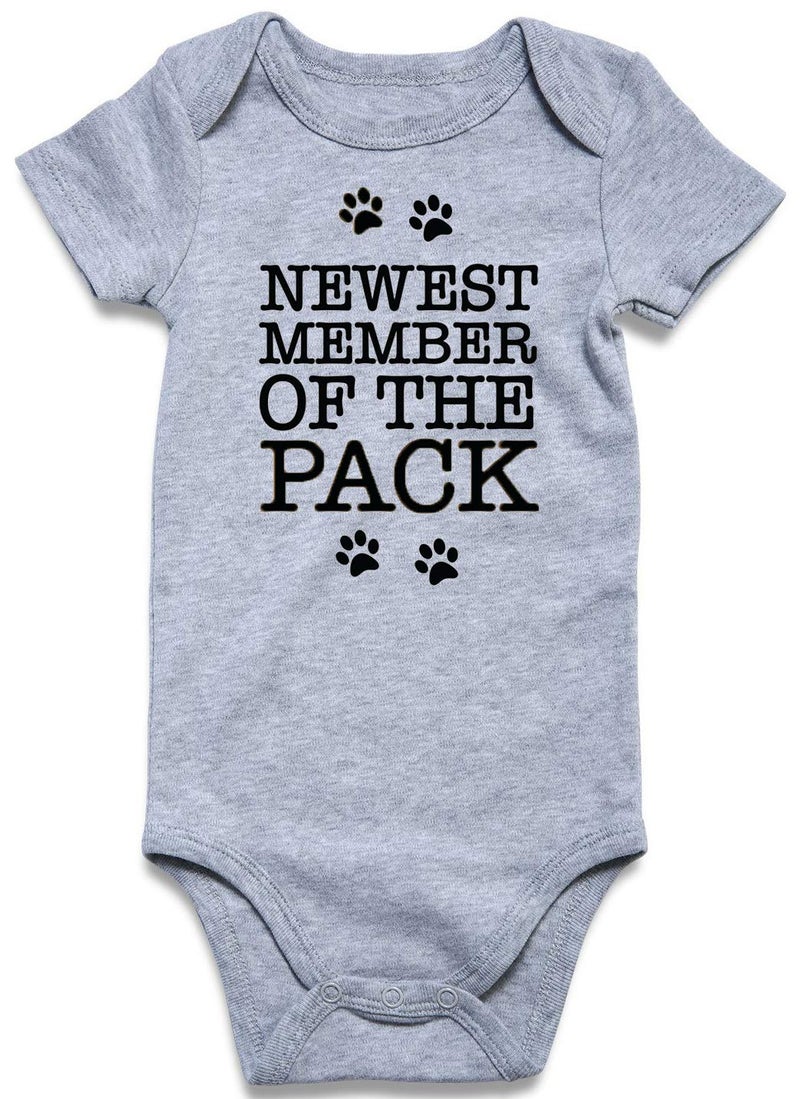 UNICOMIDEA Baby Jumpsuit Unisex Newborn Bodysuit Short Sleeves Romper New Member of The Pack Letter Printed Funny Body Suits 0-3 Months - Image 1