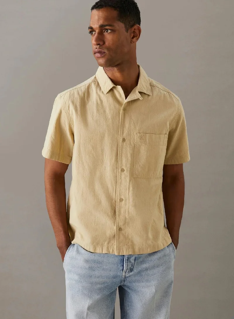 كالفن كلاين جينز قميص مريح بأكمام قصيرة