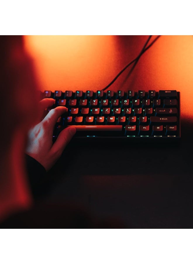 شور فاير لوحة مفاتيح الألعاب الميكانيكية SureFire Kingpin M1 60%، تصميم نورديك، لوحة مفاتيح ألعاب صغيرة الحجم وسهلة الحمل، مزودة بإضاءة RGB، ومفاتيح مضادة للظلال بنسبة 100%، وتصميم QWERTY إسكندنافي. - Image 4