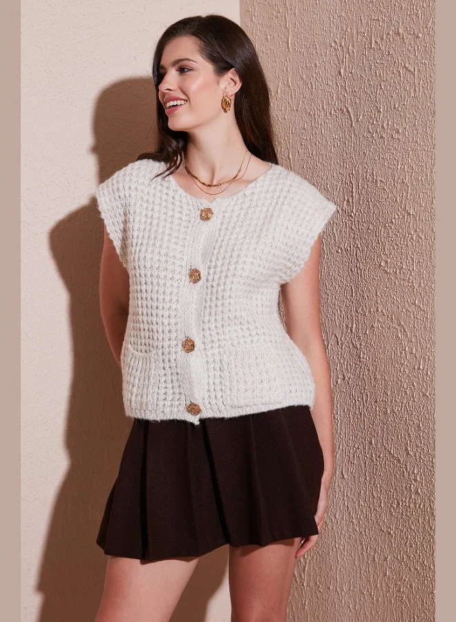 ليلا ليلا فيست محبوك نسائي بقصة واسعة وياقة دائرية وأزرار