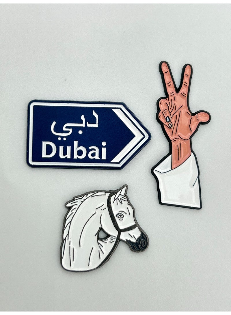 3 قطع من ملصقات معدنية - ملصق إشارة اليد و شعار شارع دبي وملصق الخيل - معدن عالي الجودة للهواتف المحمولة وأجهزة الكمبيوتر المحمولة وحقائب الظهر والمزيد - Image 1