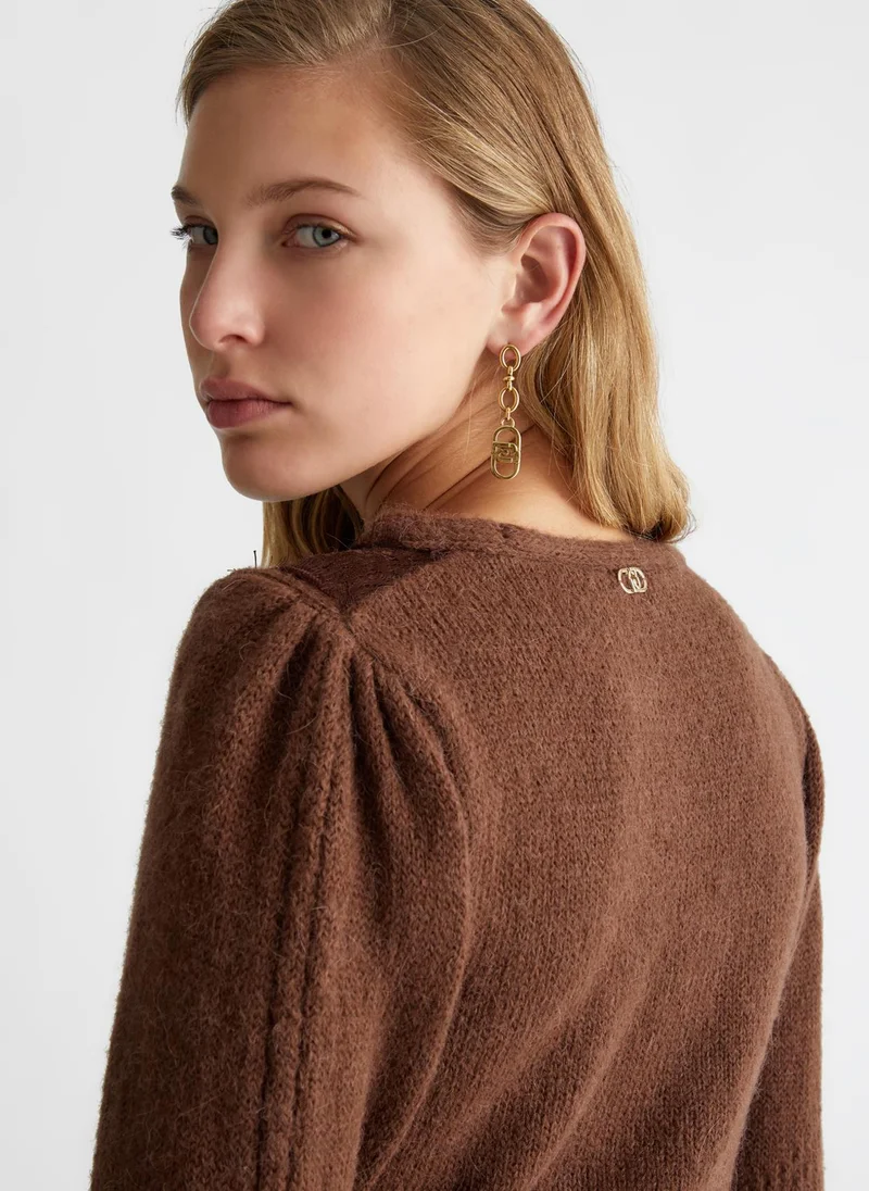 ليو جو كارديجان دانتيل