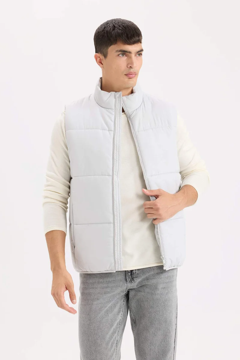 ديفاكتو Regular Fit Stand Collar Zippered Puffer Vest