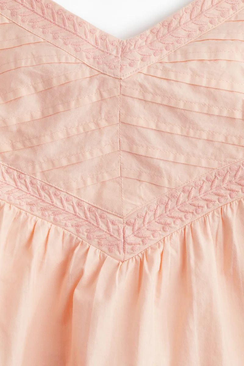 اتش اند ام بلوزة بحمالات مزينة بالثنيات