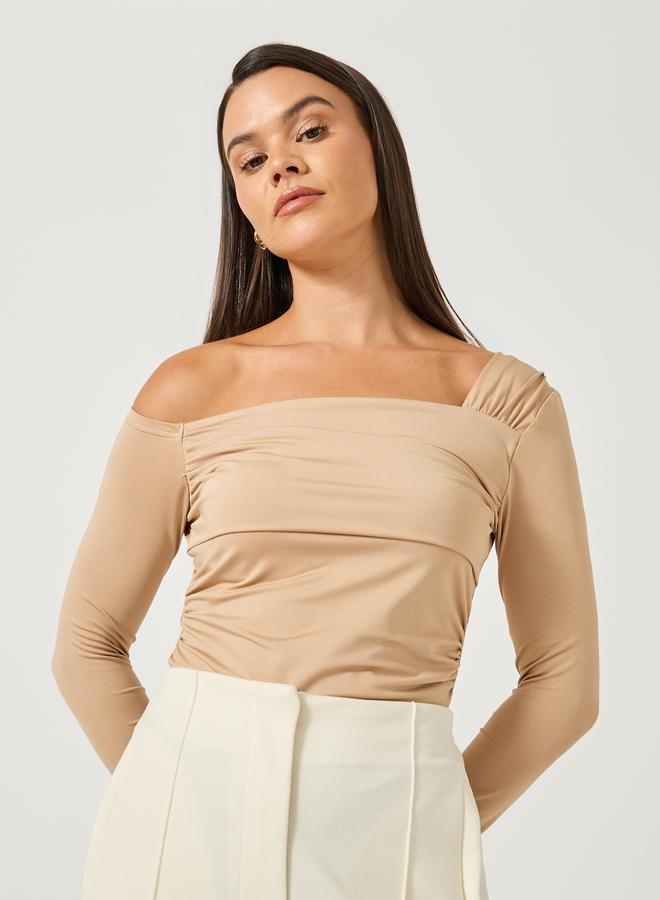 ستايلي بودي سوت بياقة غير متماثلة وتفاصيل ثنيات - Image 3