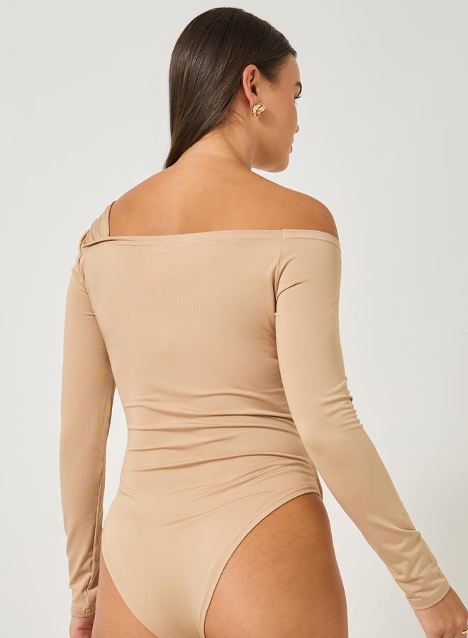 ستايلي بودي سوت بياقة غير متماثلة وتفاصيل ثنيات - Image 5