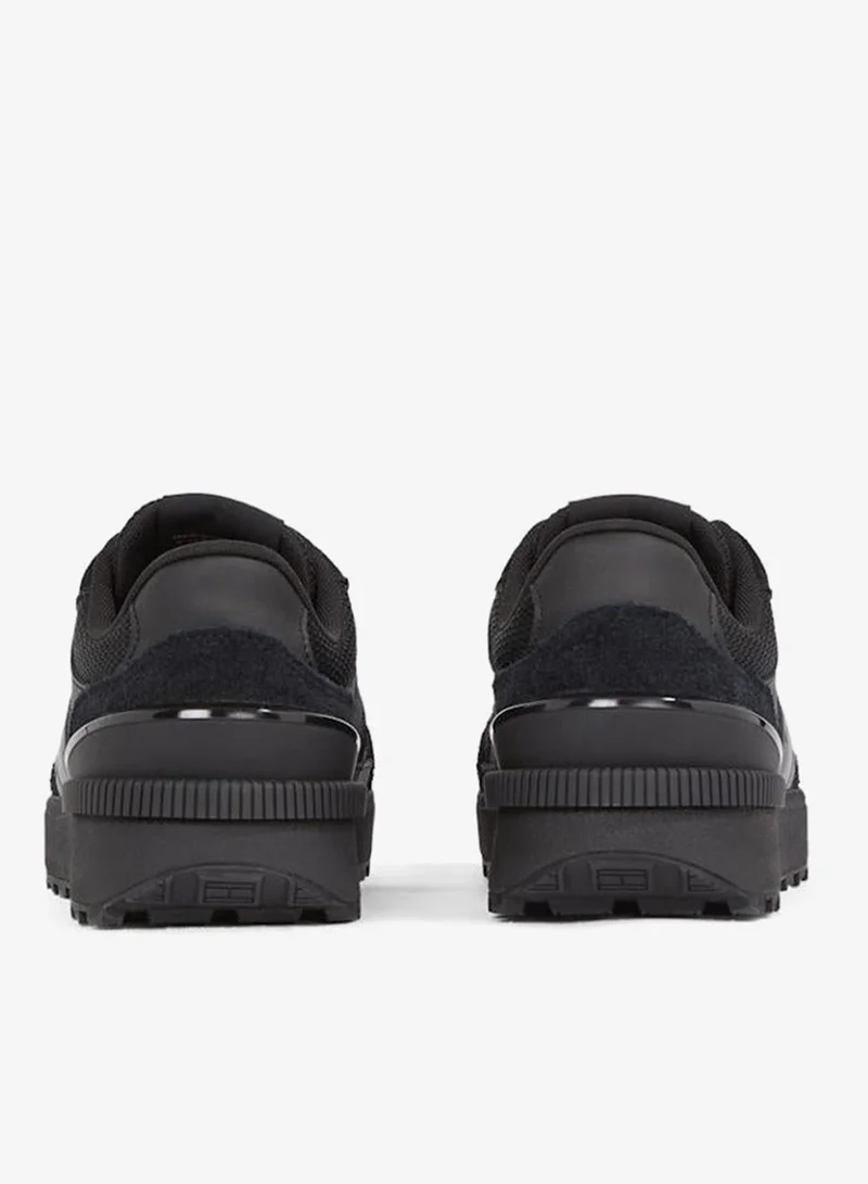 تومي جينز سنيكرز رانر تكنيكال إسنشال