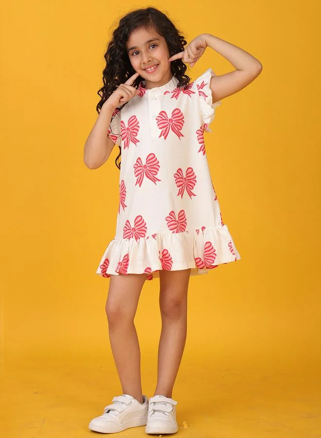 انثريلو فستان أبيض مزين بفيونكة وحافة وردية مزمومة