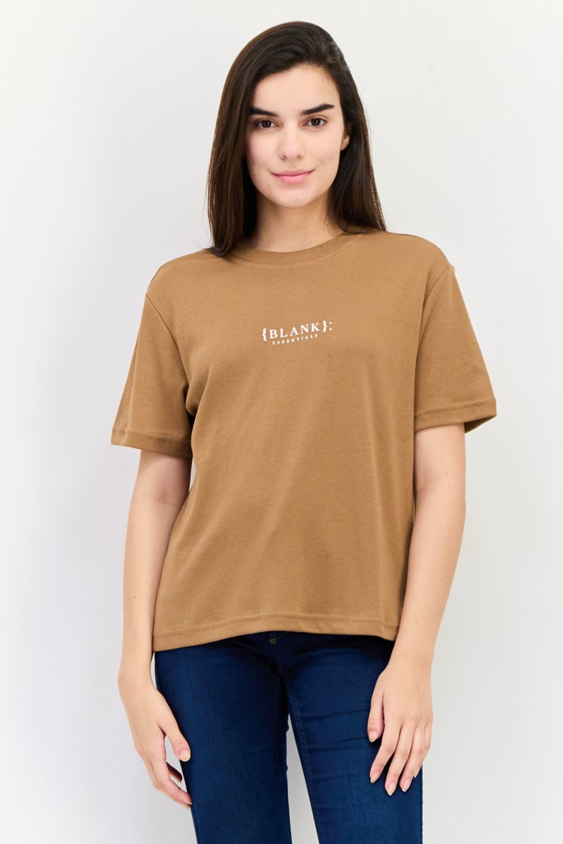 Blank Essentials تي شيرت نسائي بياقة دائرية وأكمام قصيرة بشعار العلامة التجارية، بني - Image 1