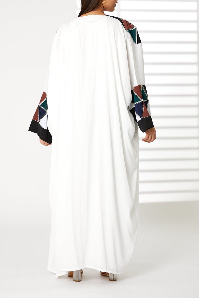 Moistreet Bisht Geometrical Embroidery Abaya - Image 3