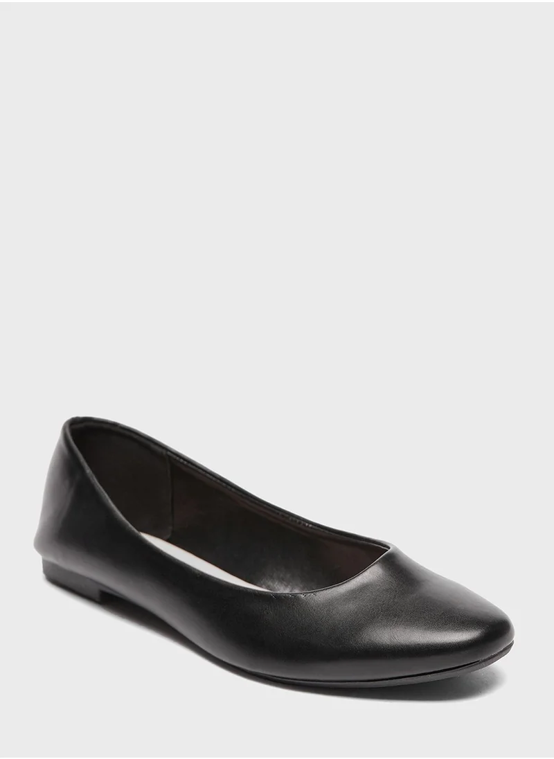 shoexpress Round Toe Ballerinas