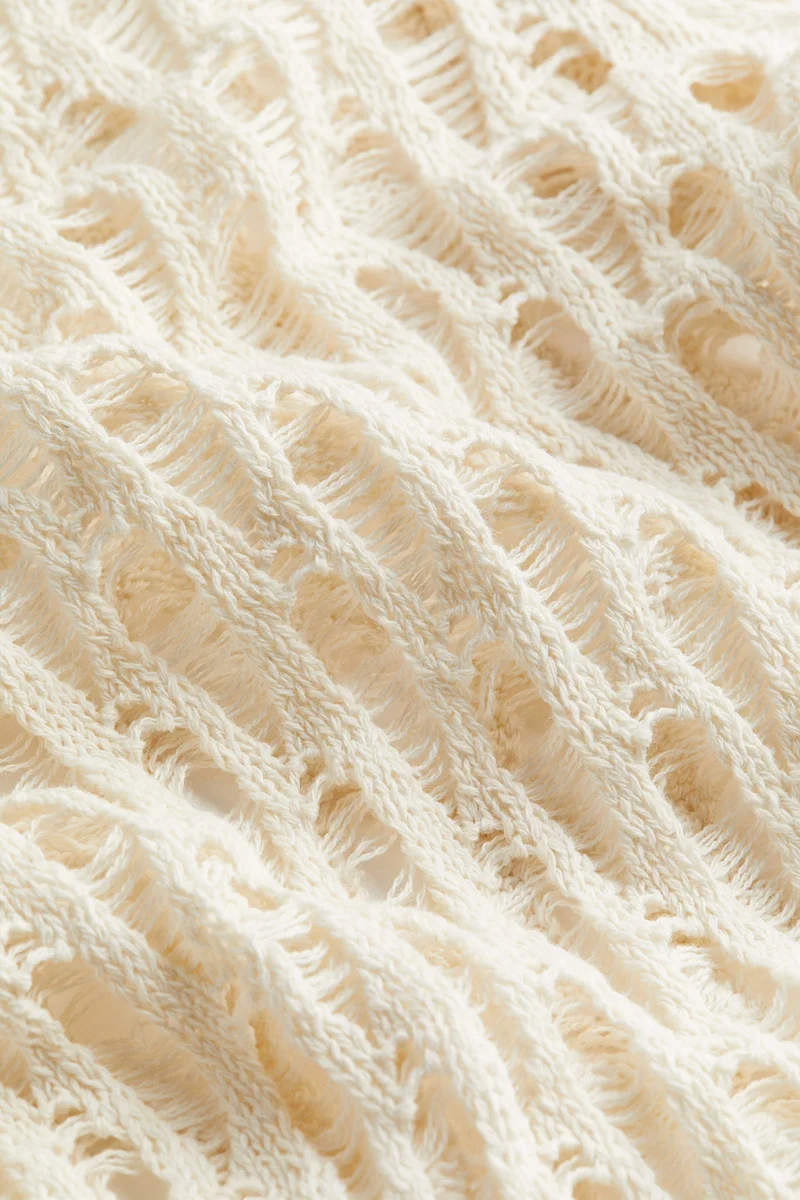 اتش اند ام كنزة من الصوف بنمط مثقوب