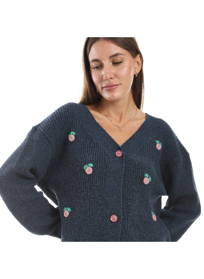 سيزار كارديجان صوف حريمي قصير  مزود بورود وزراير من الأمام - Image 3