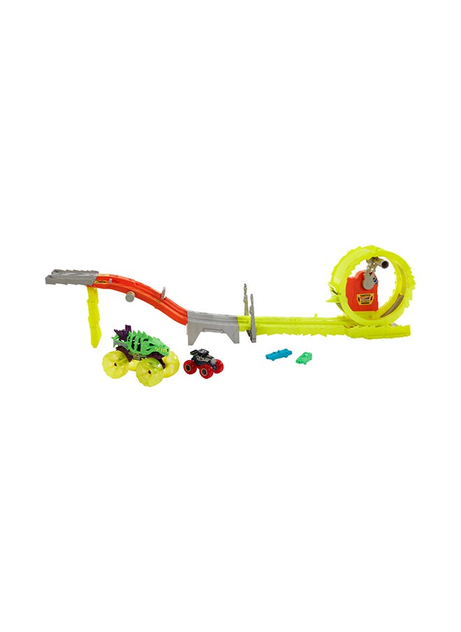 Hot Wheels - Monster Trucks Track Set with 2 Toy Trucks: Oversized Skelesaurus & 1:64 Scale Bone Shaker, Charge & Chase Challenge with 2 Crushed Cars - Image 1