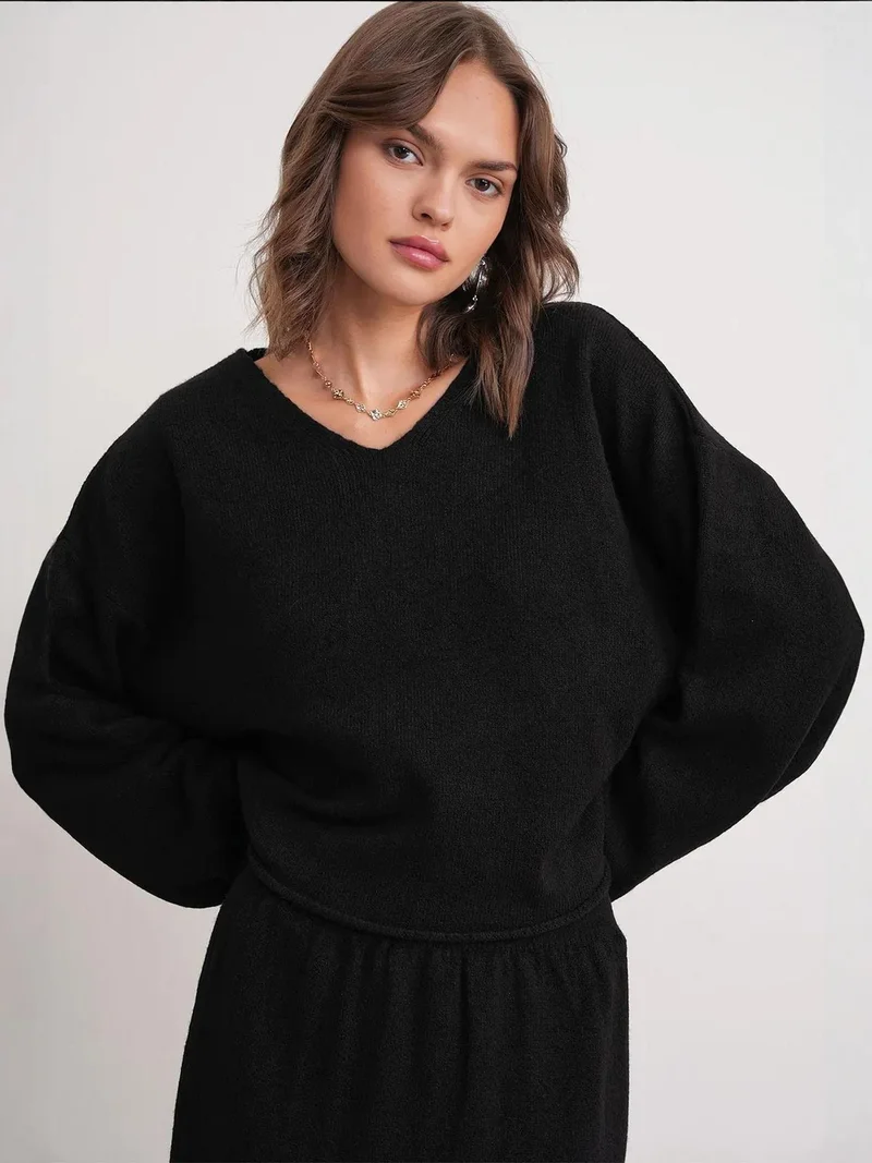 MixRay Black Mixray V-neck Knitwear Sweater & Skirt Co-ord Set for Women | Best Price UAE