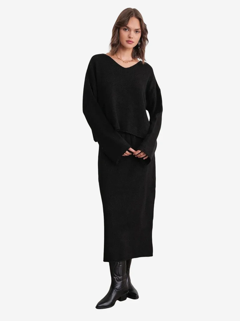 Mixray Black Mixray V-neck Knitwear Sweater & Skirt Co-ord Set for Women | Best Price UAE
