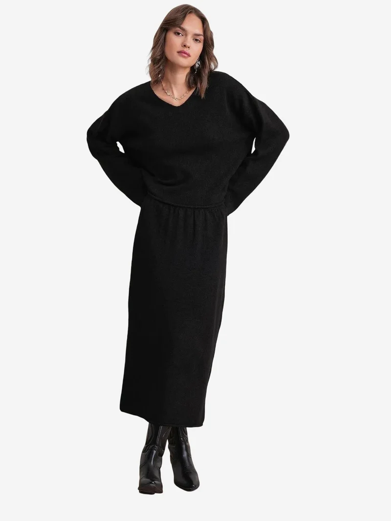 Mixray Black Mixray V-neck Knitwear Sweater & Skirt Co-ord Set for Women | Best Price UAE