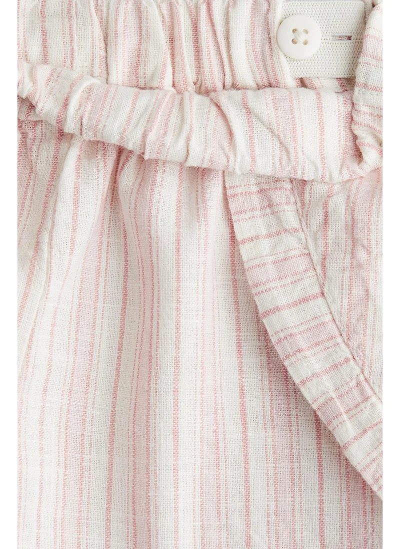 اتش اند ام Frilled linen-blend shorts