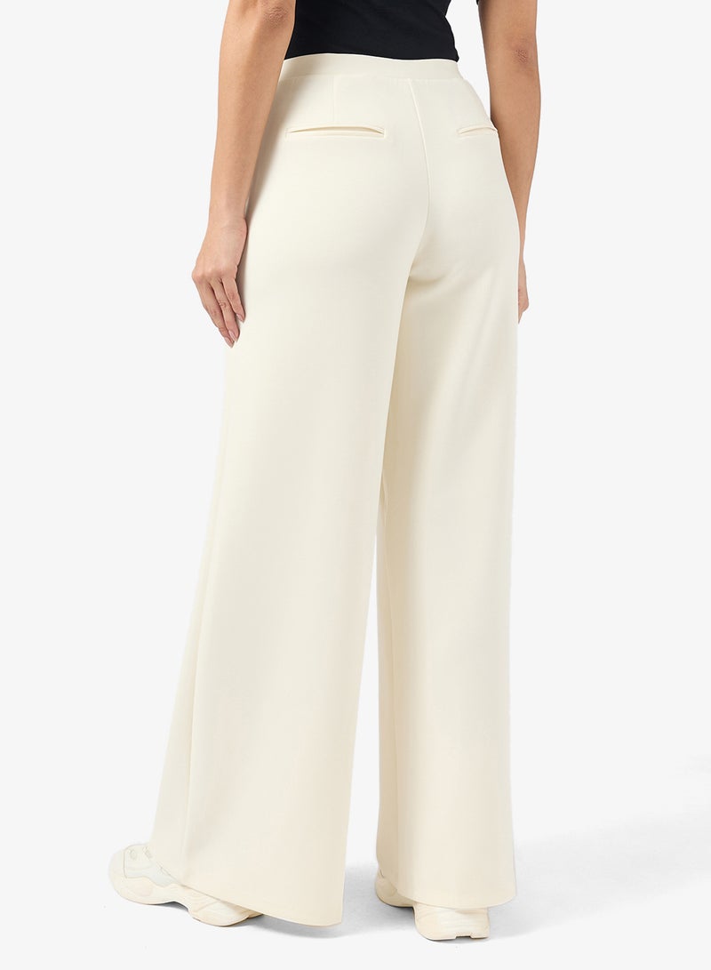 بنطلون واسع الساق بخصر مرتفع وشعار