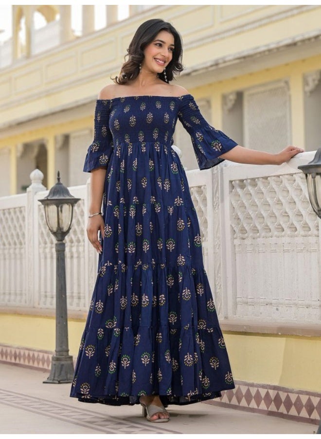 أيه كيه إس فستان ماكسي مكشكش بكتف مكشوف بلون نيلي - Image 1