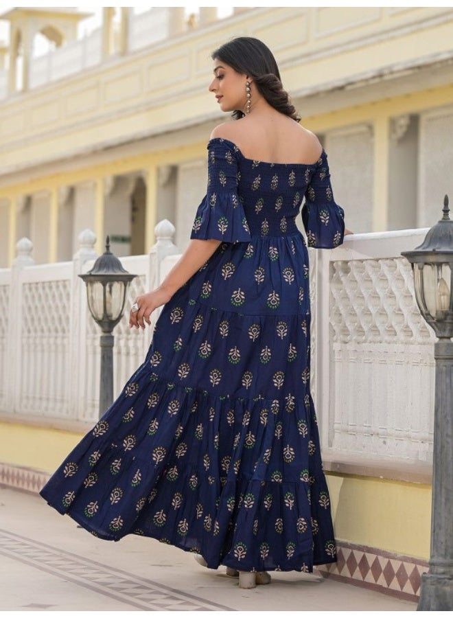 أيه كيه إس فستان ماكسي مكشكش بكتف مكشوف بلون نيلي - Image 4