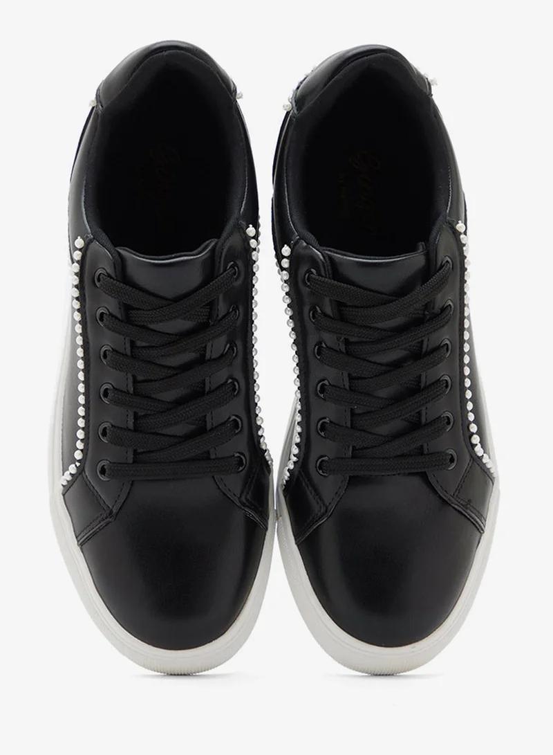 جينجر سنيكرز بتفاصيل لؤلؤ