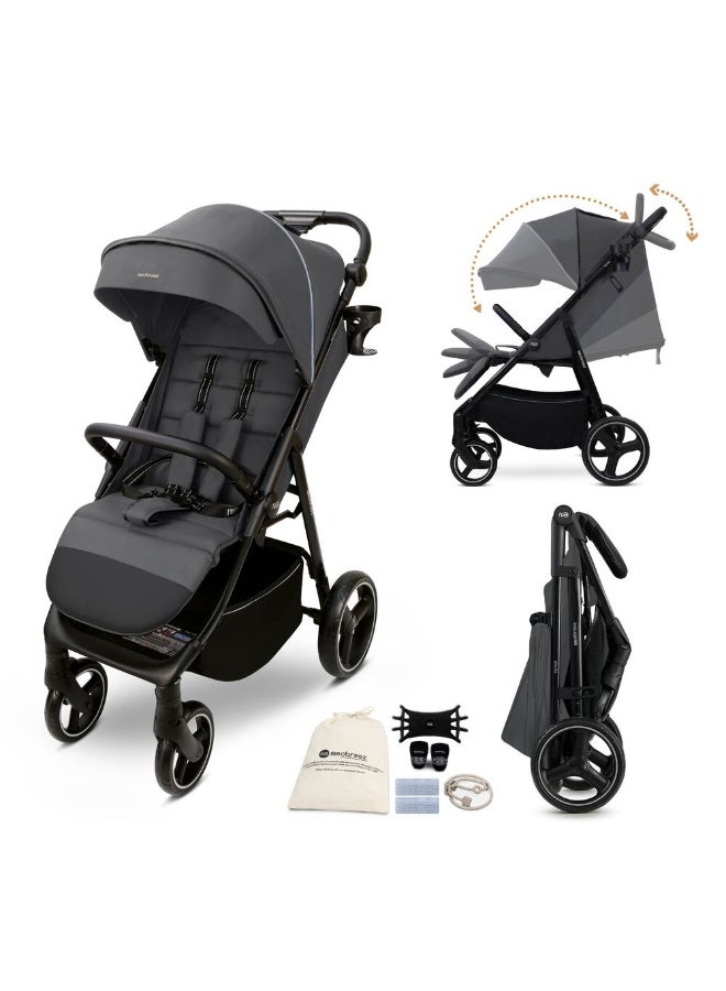 نيوبريز عربة أطفال رباعية الاتجاهات خفيفة الوزن للسفر، عربة أطفال بعربة أطفال مع حامل أكواب، مقعد عميق وواسع قابل للطي بيد واحدة، مظلة مقاومة للماء بعامل حماية من الأشعة فوق البنفسجية +، ضمان  سنوات - Image 1