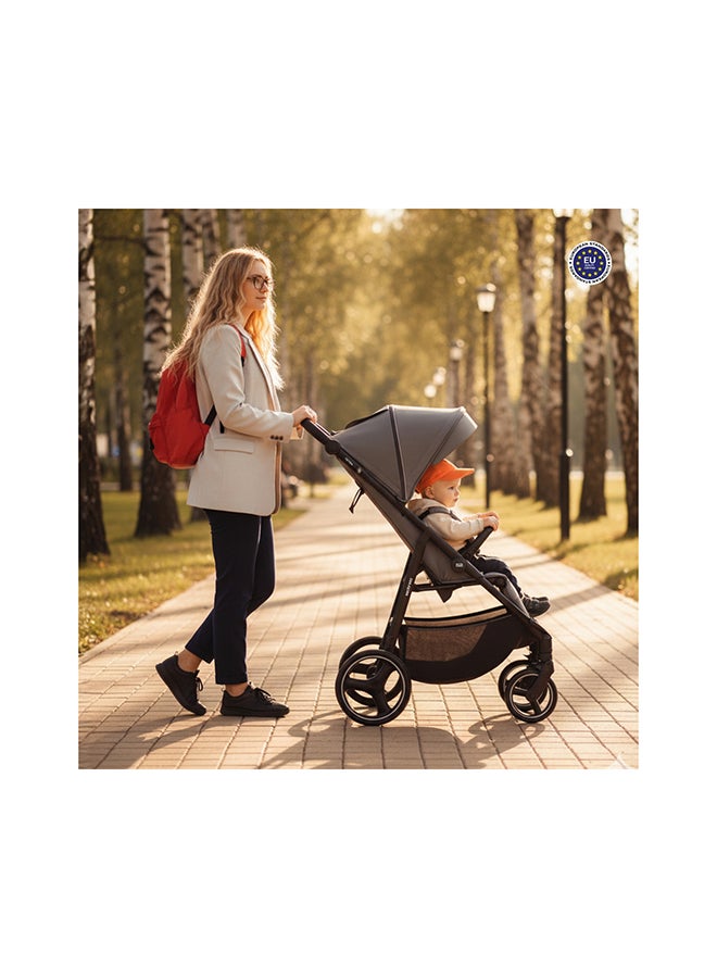 نيوبريز عربة أطفال رباعية الاتجاهات خفيفة الوزن للسفر، عربة أطفال بعربة أطفال مع حامل أكواب، مقعد عميق وواسع قابل للطي بيد واحدة، مظلة مقاومة للماء بعامل حماية من الأشعة فوق البنفسجية +، ضمان  سنوات - Image 4