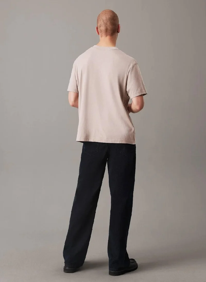 كالفن كلاين جينز تيشيرت بحروف أولى