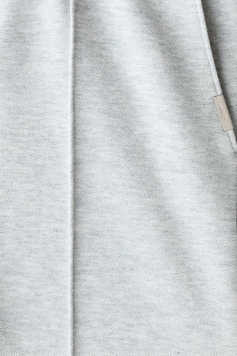 اتش اند ام بنطلون رياضي أنيق بقصّة عادية