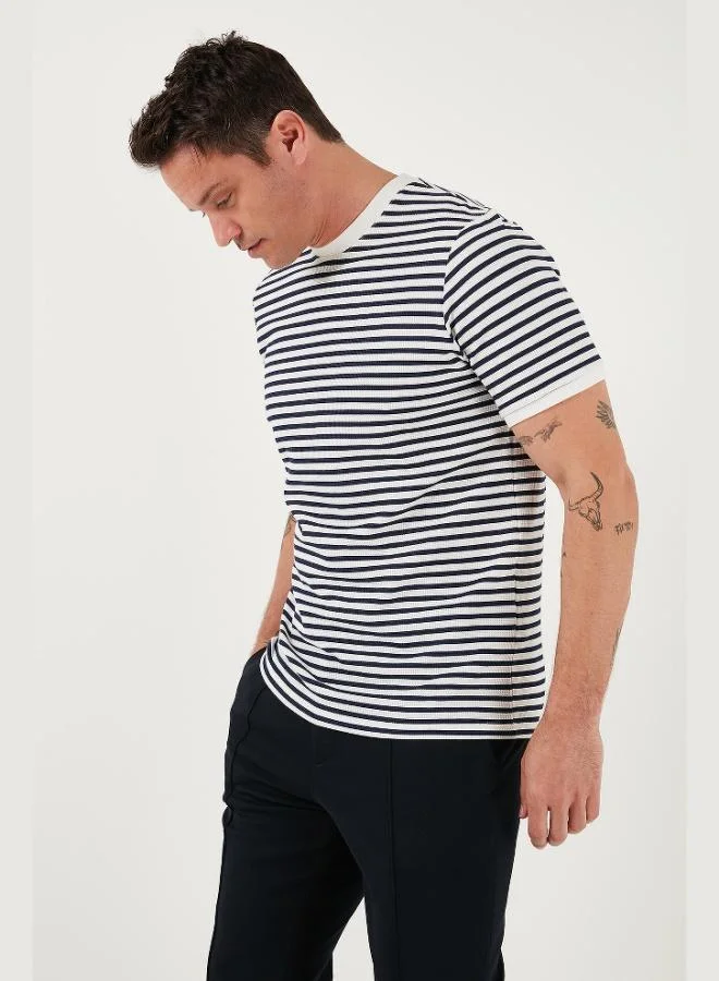 بوراتي تي شيرت رجالي قطن مخطط بياقة دائرية بقصة عادية من بوراتي