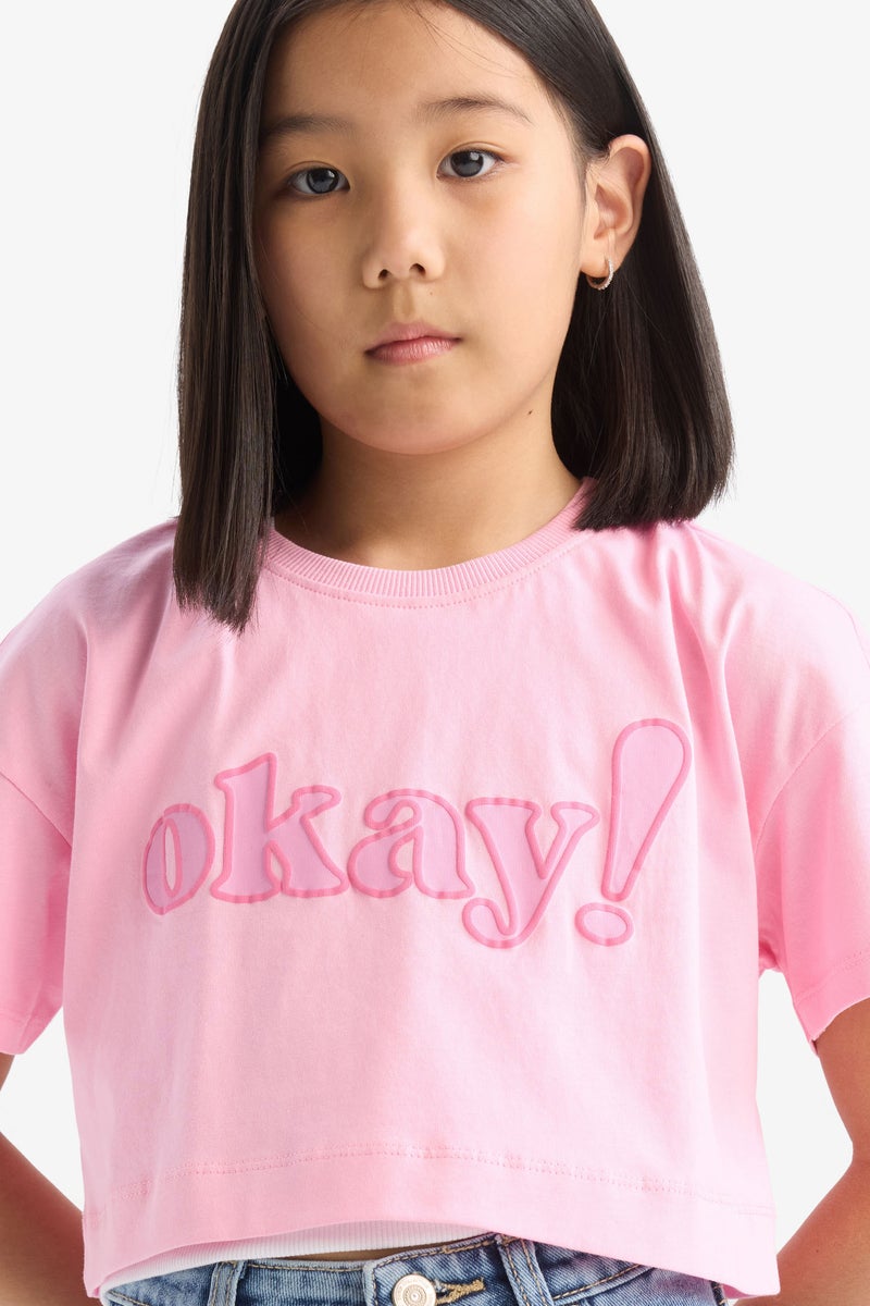 ديفاكتو تيشيرت بناتي نص كم بطبعة شعار بياقة مستديرة - Image 4