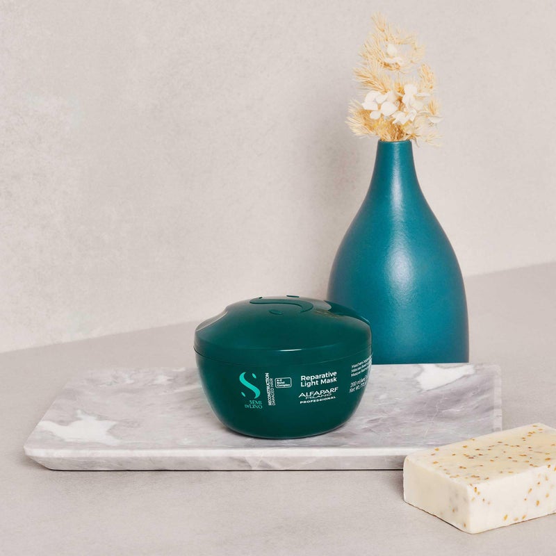 Alfaparf Milano قناع الشعر الترميمي الخفيف من ألفابارفي ميلانو - قناع عميق آمن للألوان - إصلاح الشعر التالف - قناع إعادة هيكلة للشعر الناعم - تركيبة نباتية (6.88 أونصة)  - Image 4