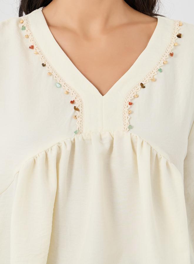 ستايلي بلوزة بيبلوم بياقة على شكل حرف  وتفاصيل دانتيل مزينة - Image 3