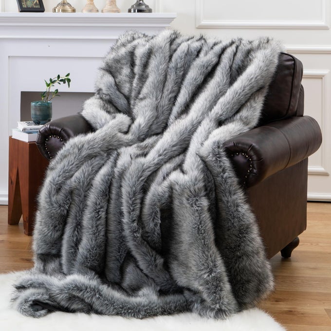 WOLF FAUX FUR BLANKET EXTRA LARGE FOX FUR THROW BLANKETS FOR COUCH BED SUPER SOFT FLUFFY EELEGANT GREY WITH BLACK TIPS BLANKET REVERSIBLE TO PLUSH VELVET GREY 60X80